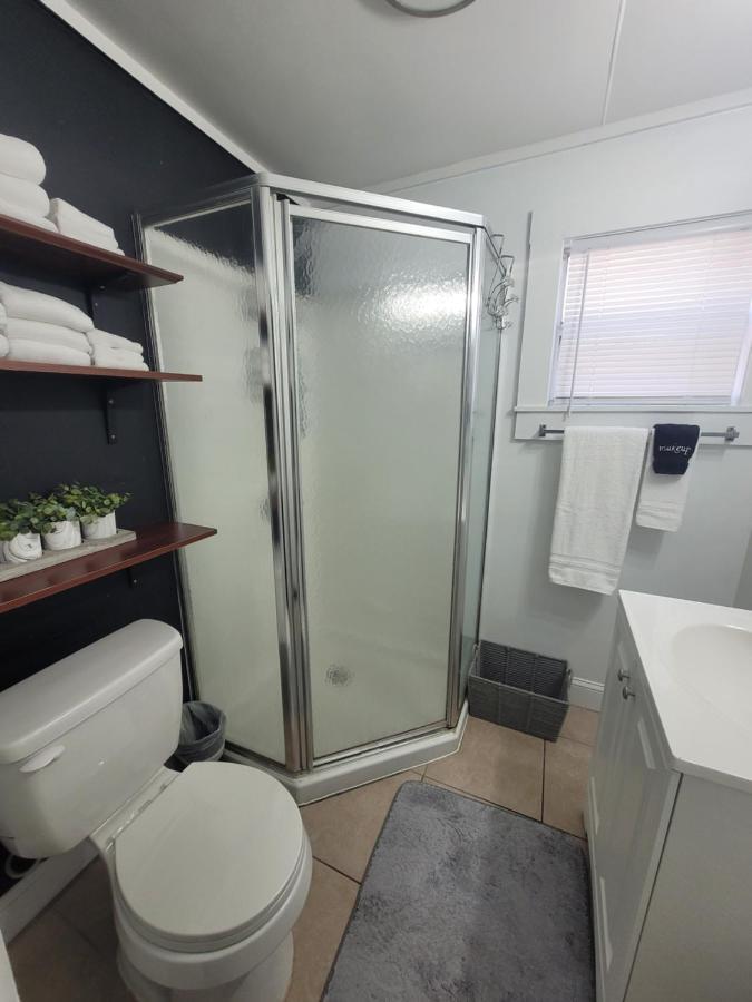 Two Bedroom Home In Beautiful Downtown Лейкленд Екстериор снимка