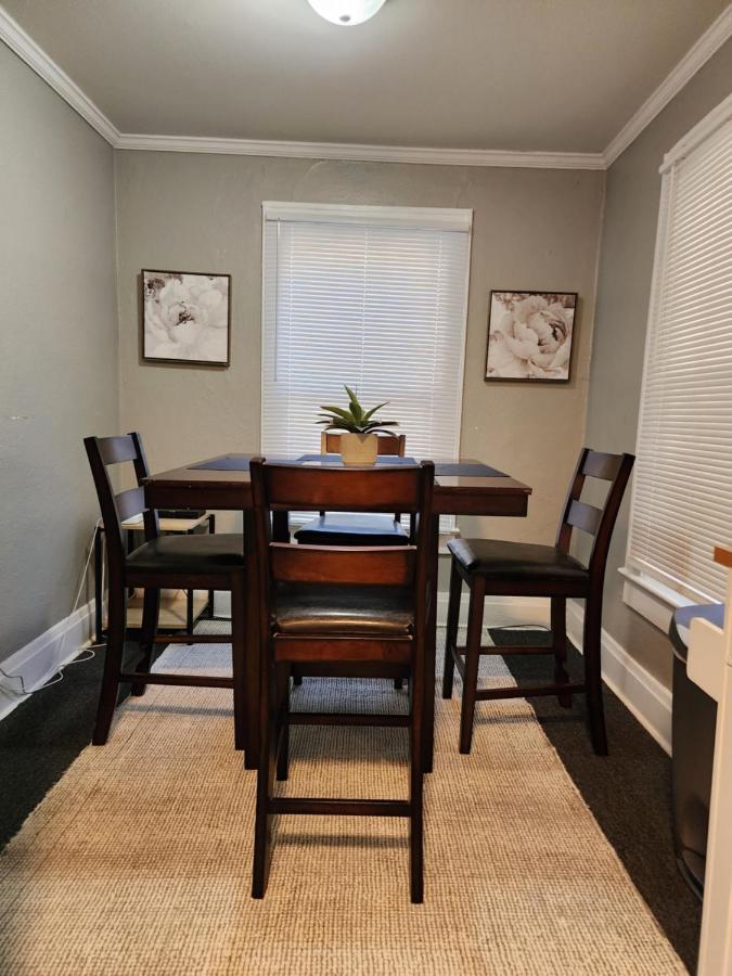 Two Bedroom Home In Beautiful Downtown Лейкленд Екстериор снимка